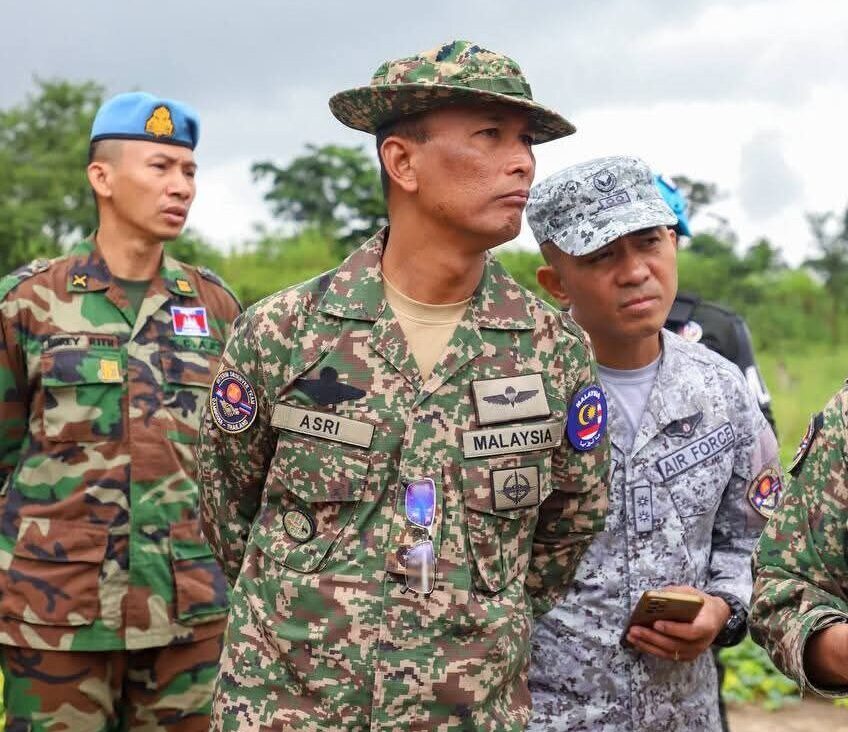 ក្រុមអ្នកសង្កេតការណ៍អន្តរកាល(IOT)ចុះពិនិត្យទីតាំងជាក់ស្តែងដែលរងផលប៉ះពាល់ពីការវាយប្រហារចំនួន «២លើក»ដោយយោធាថៃនៅតំបន់អានសេះកាលពីថ្ងៃទី២៧ ខែកញ្ញា ឆ្នាំ២០២៥