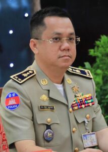 ប្តីជាប់ការពារនៅព្រំដែន ឯភរិយាជិតសម្រាលកូន! ស្នងការខេត្តរតនគិរី ប្រាប់ឱ្យមន្ត្រីចុះជួបភរិយាវីរៈកងទ័ព និងជួយច្រូតស្រូវ