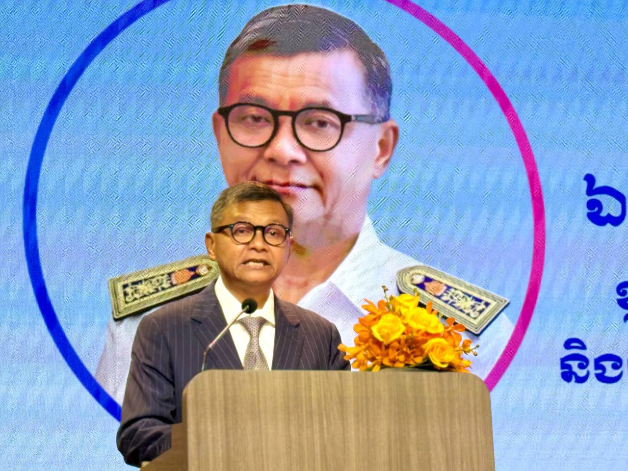 រដ្ឋមន្ត្រីក្រសួងអប់រំ យុវជន និងកីឡា បញ្ជាក់ថា បើសិនជាចង់ឱ្យកម្ពុជាមានធនធានមនុស្សដែលសំបូរដោយគុណភាព ត្រូវចាប់ផ្តើមវិនិយោគចាប់ពីកុមារតូចទៅ