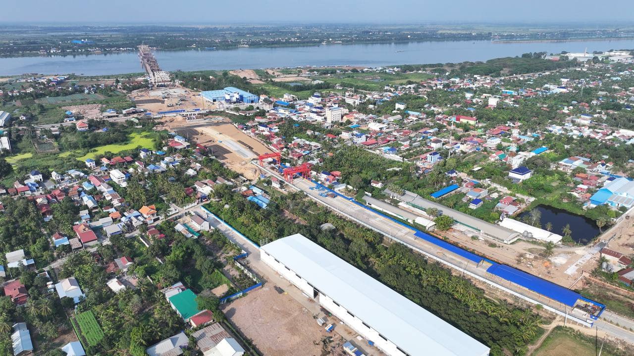 គម្រោងសាងសង់ស្ពានដីឥដ្ឋ-ថ្មគរ សម្រេចបានវឌ្ឍនភាពការងារ៤៧,៦ % លឿនជាងផែនការ២,៦០%