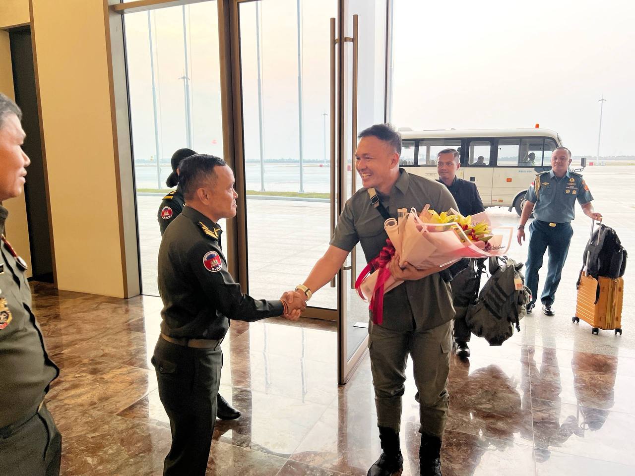 ប្រទេសឥណ្ឌូនេស៊ីចាត់បញ្ជូននាយទាហានបន្តវេនចំនួនពីរ (២) រូប ចូលរួមជាមួយក្រុមអ្នកសង្កេតការណ៍អាស៊ាន (AOT)