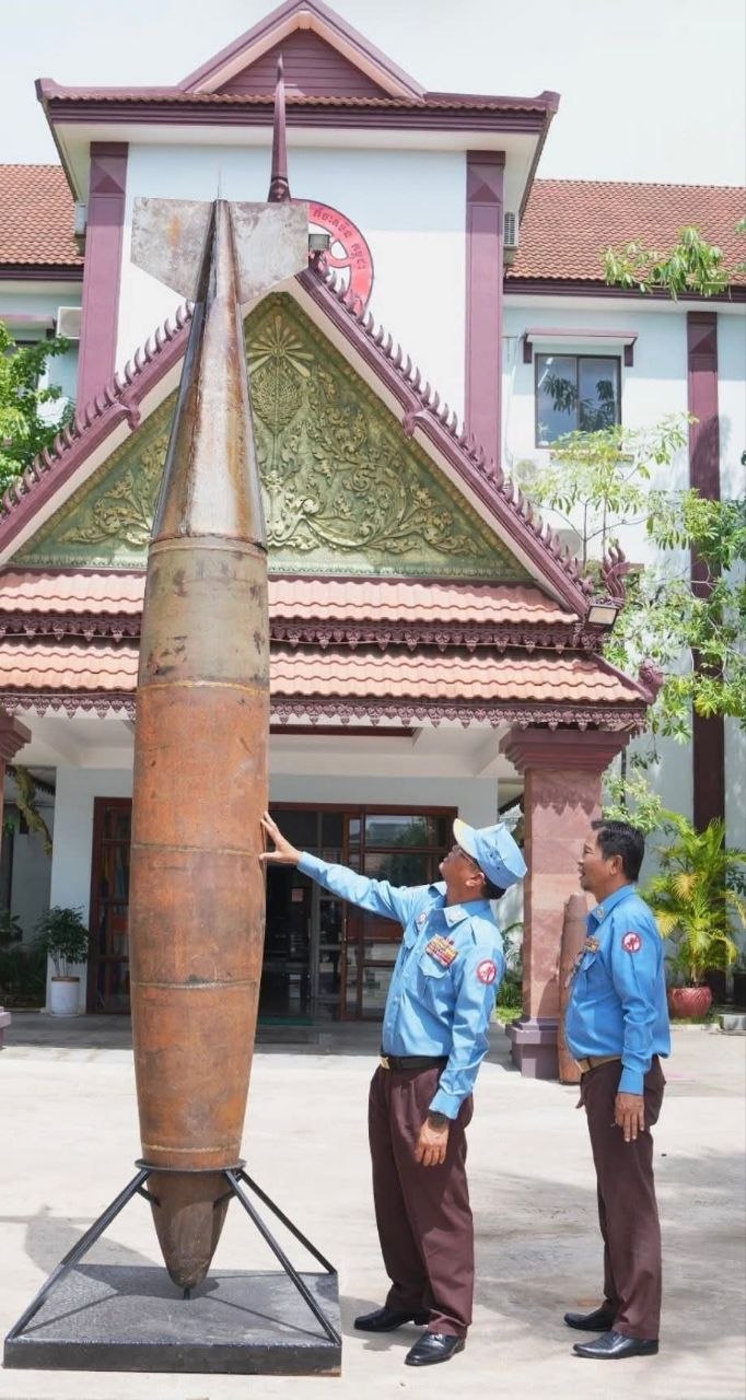 គ្រាប់បែកយក្ស MK-84 (ជិត១តោន) សំណល់ពីសង្គ្រាមឈ្លានពាន ត្រូវបានដោះបន្សាបទុកជាភស្តុតាងមរតកប្រវត្តិសាស្ត្រ!