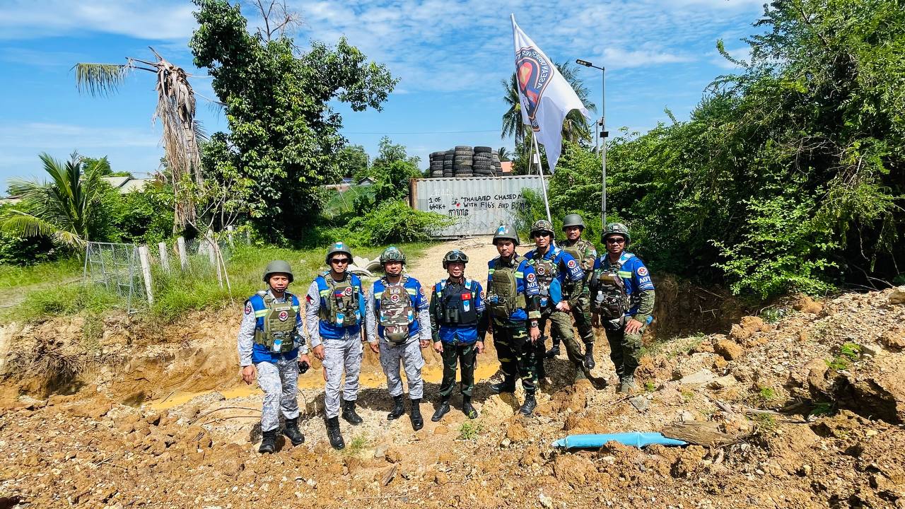ក្រុមអ្នកសង្កេតការណ៍អាស៊ាន(AOT) ចុះសង្កេតការណ៍ ផ្ទៀងផ្ទាត់និងរាយការណ៍អំពីស្ថានភាពព្រំដែននៅភូមិព្រៃចាន់ ឃុំអូរបីជាន់ ស្រុកអូរជ្រៅ ខេត្តបន្ទាយមានជ័យ