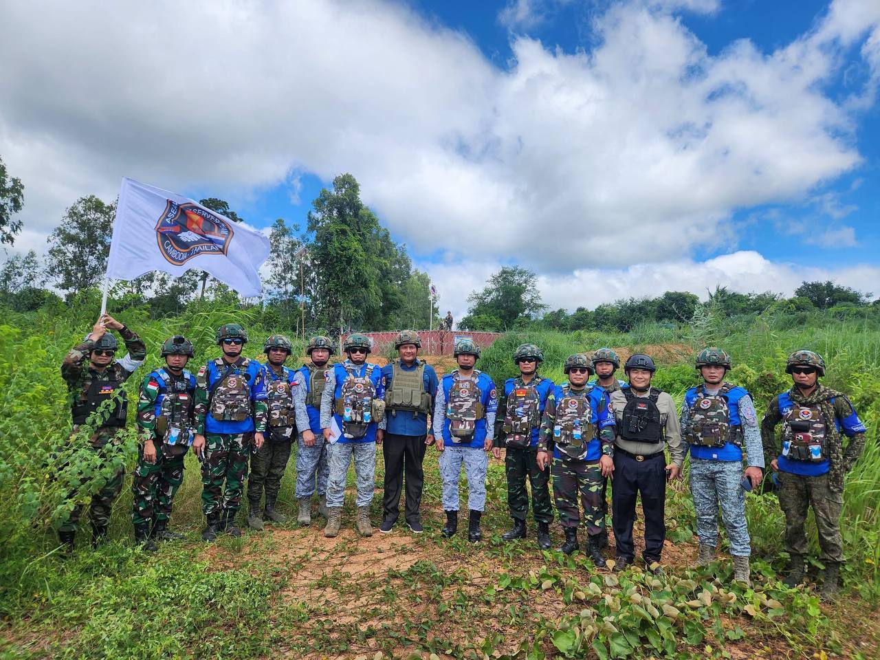 ក្រុម (AOT) ចុះសង្កេតការណ៍ ផ្ទៀងផ្ទាត់នៅតំបន់អូរខ្លាឃ្មុំ ដែលស្ថិតនៅភូមិអូរខ្លាឃ្មុំ សង្កាត់អូរស្មាច់